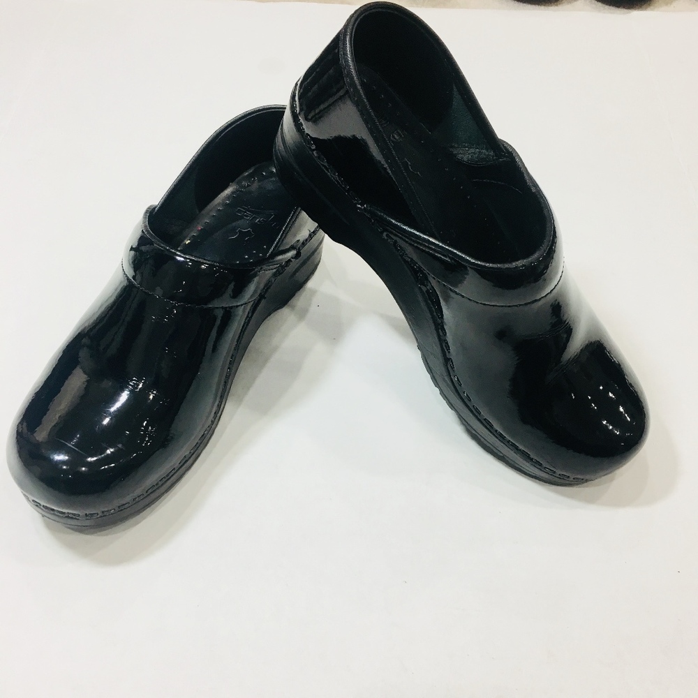 Dansko Black Patent Clogs EU Size 39 US 8.5-9